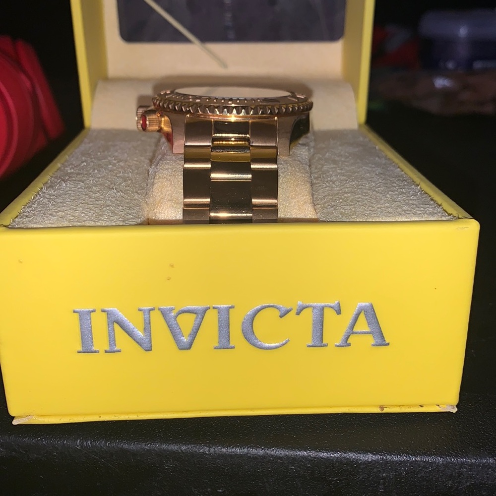 Men's Invicta watch in GREAT condition‼️ Worn only once‼️
